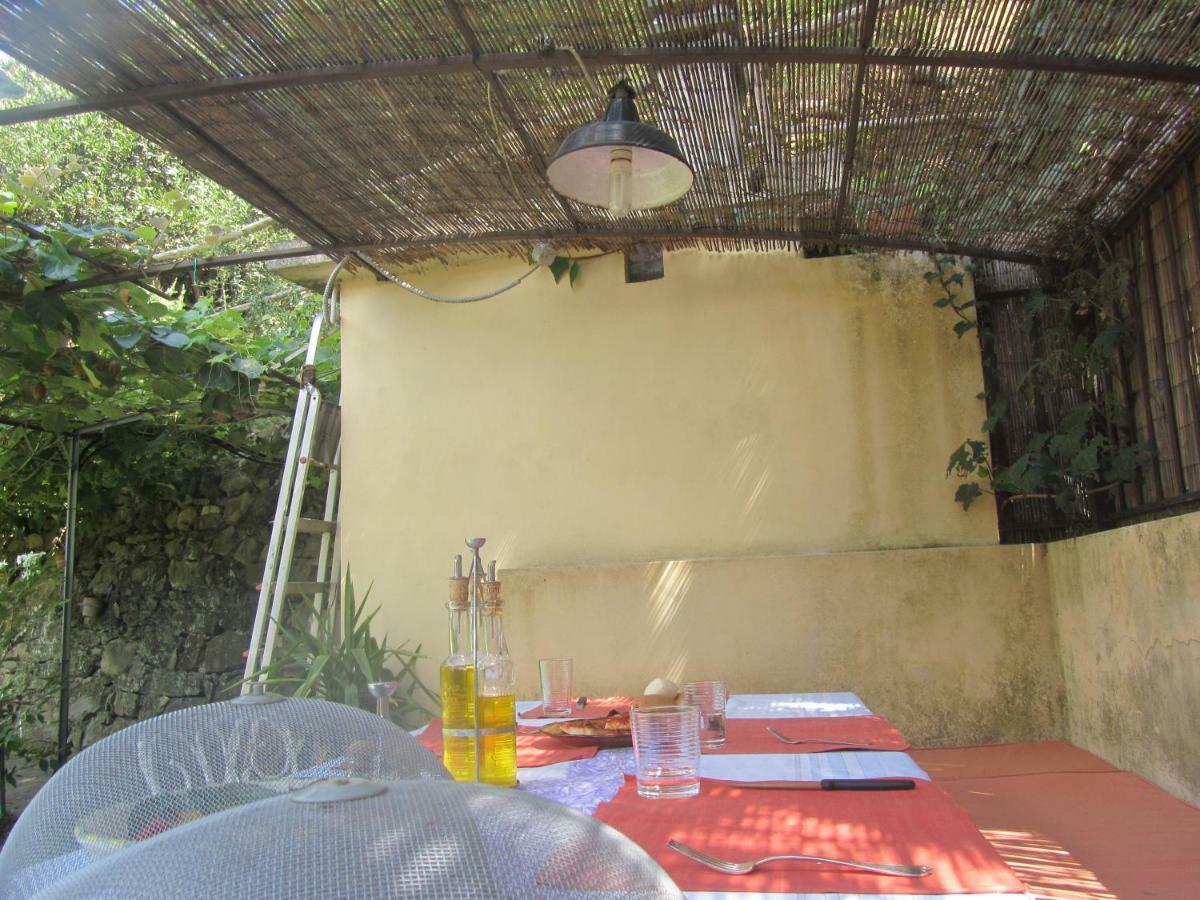 La Felice Casa Di Nonno Battistino Apartment Apricale Luaran gambar